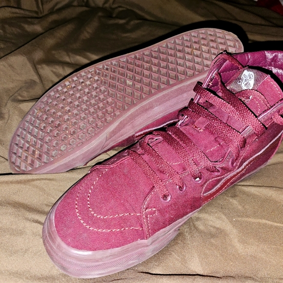 Shoes - Picture 6 of 7